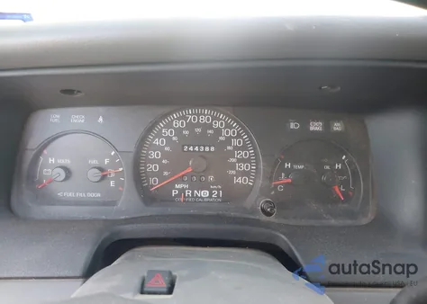 2005 Ford Crown Victoria Police z USA, uszkodzony, nr VIN 2FAHP71W95X144431